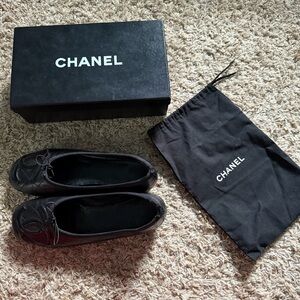 CHANEL cambon Black Leather Flats with Logo Detail
